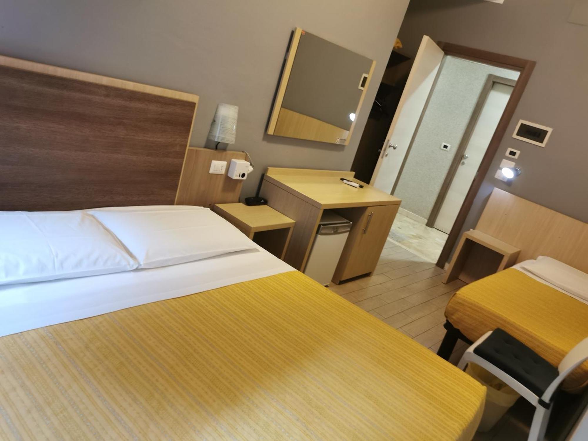 Hotel Bissi Milan Room photo