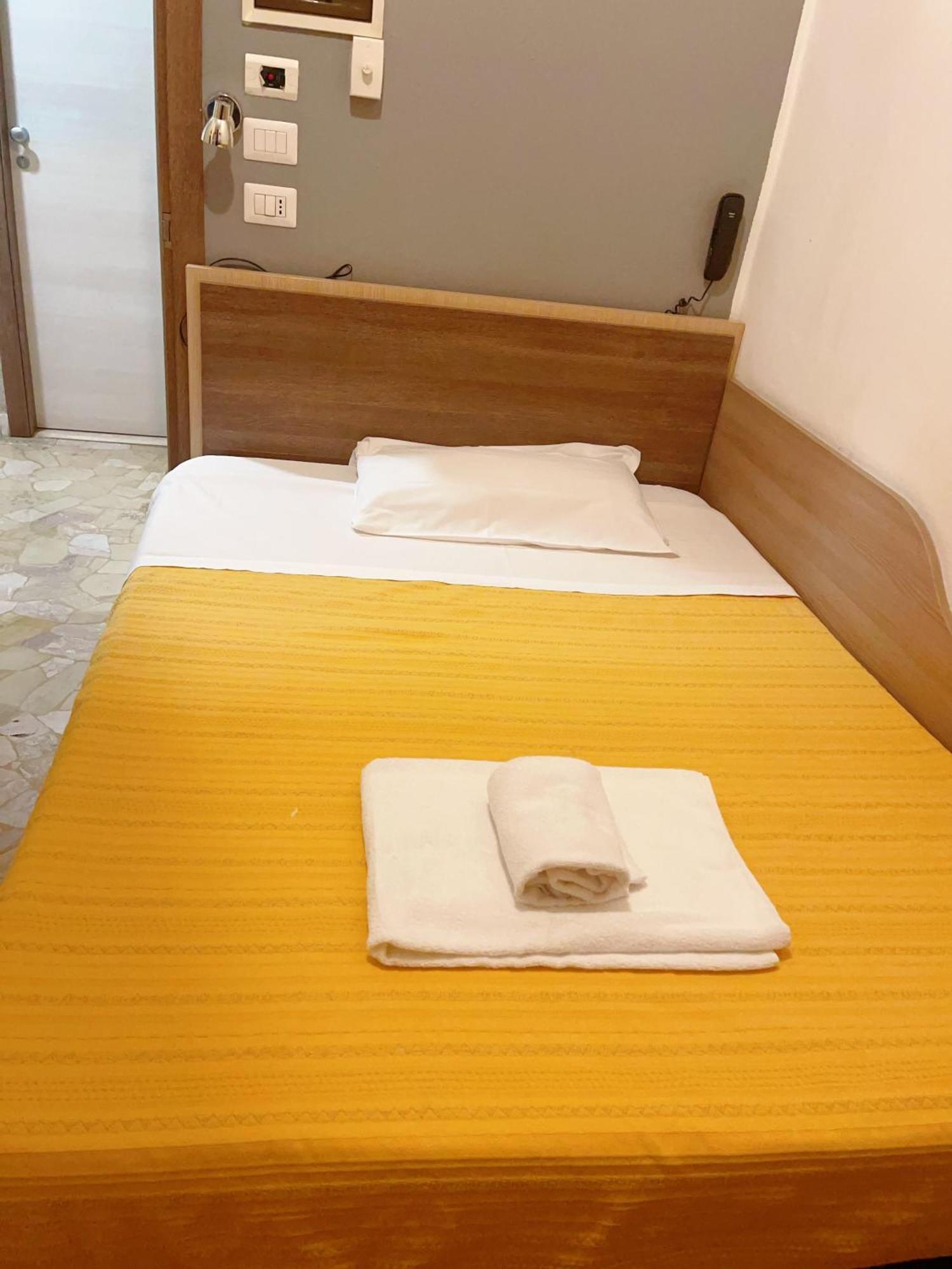 Hotel Bissi Milan Exterior photo